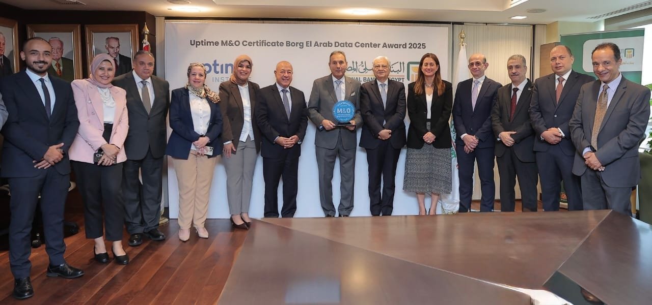البنك الأهلي المصري يحصل على شهادة التوافق لإدارة وتشغيل مركز بيانات برج العرب من معهد Uptime