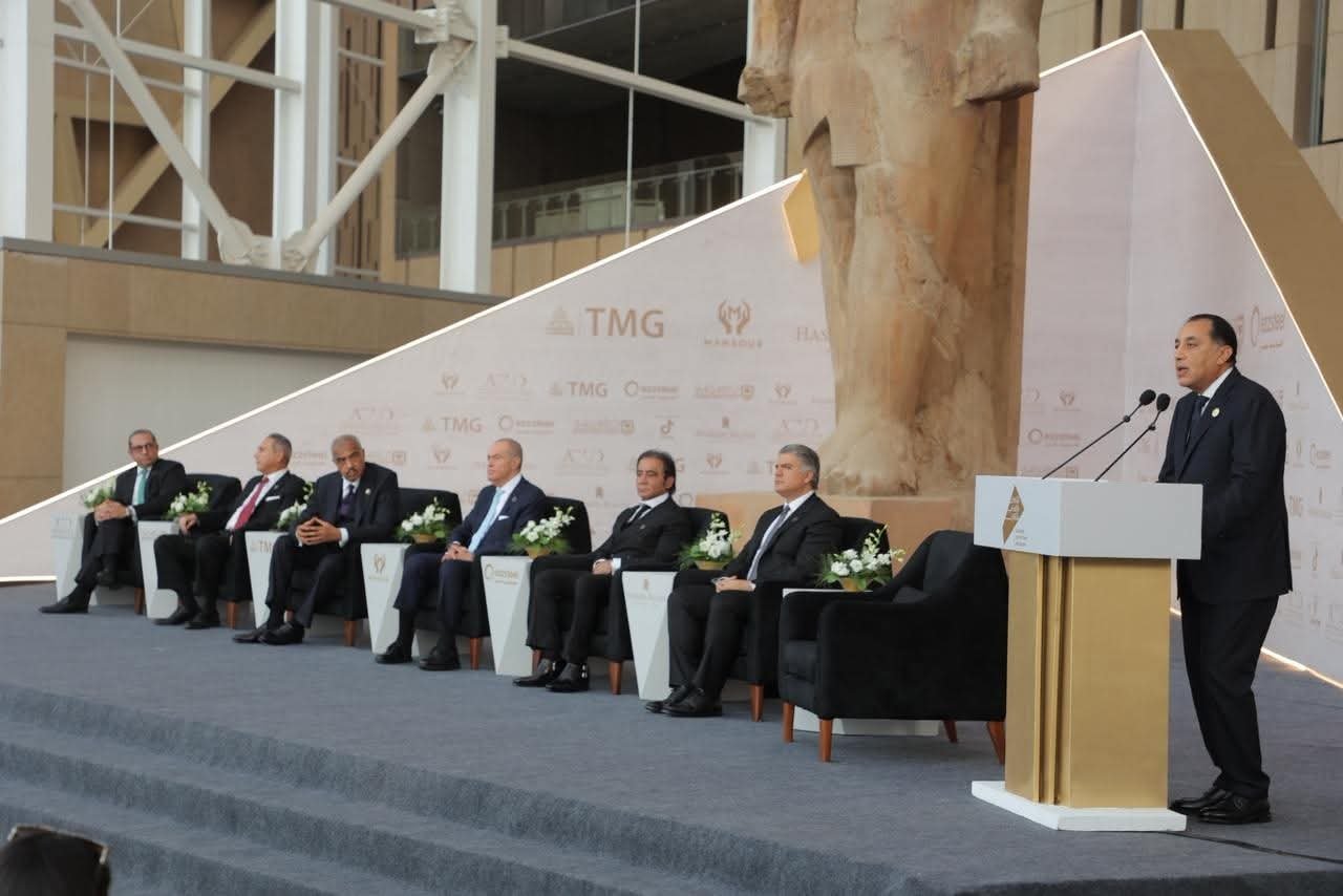 رئيس الوزراء يشكر رجال القطاع الخاص الوطنى الذين أسهموا مع الدولة فى تنفيذ حفل الافتتاح المتحف الكبير