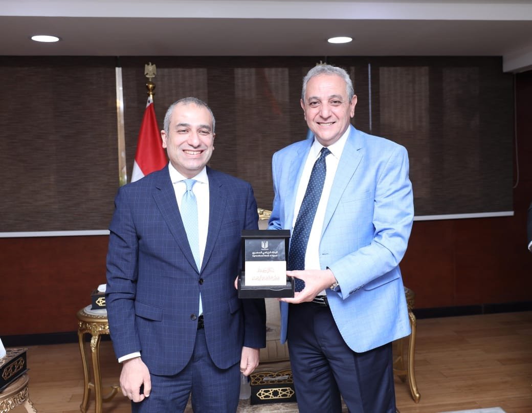 رئيس البنك الزراعى المصرى يلتقى محافظ الغربية لدعم جهود تحقيق التنمية الزراعية وتحفيز الاستثمار فى القطاعات الإنتاجية بالمحافظة