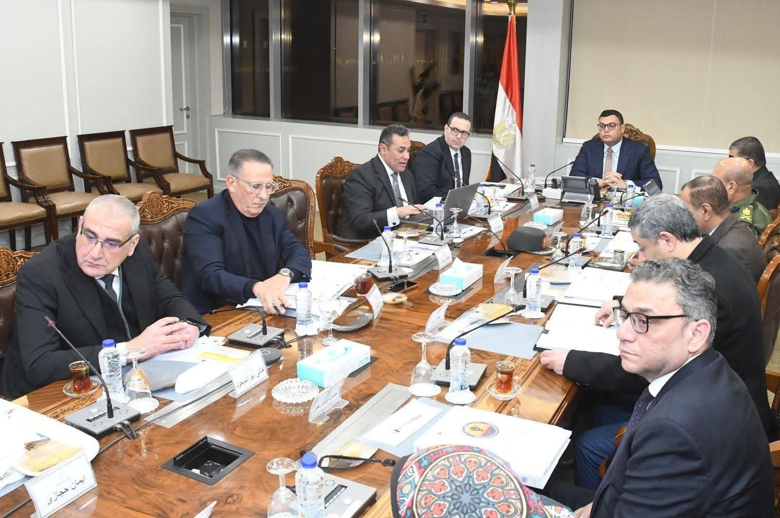 وزير الإسكان يوجه بدعم المستثمرين فى المشروعات الفندقية