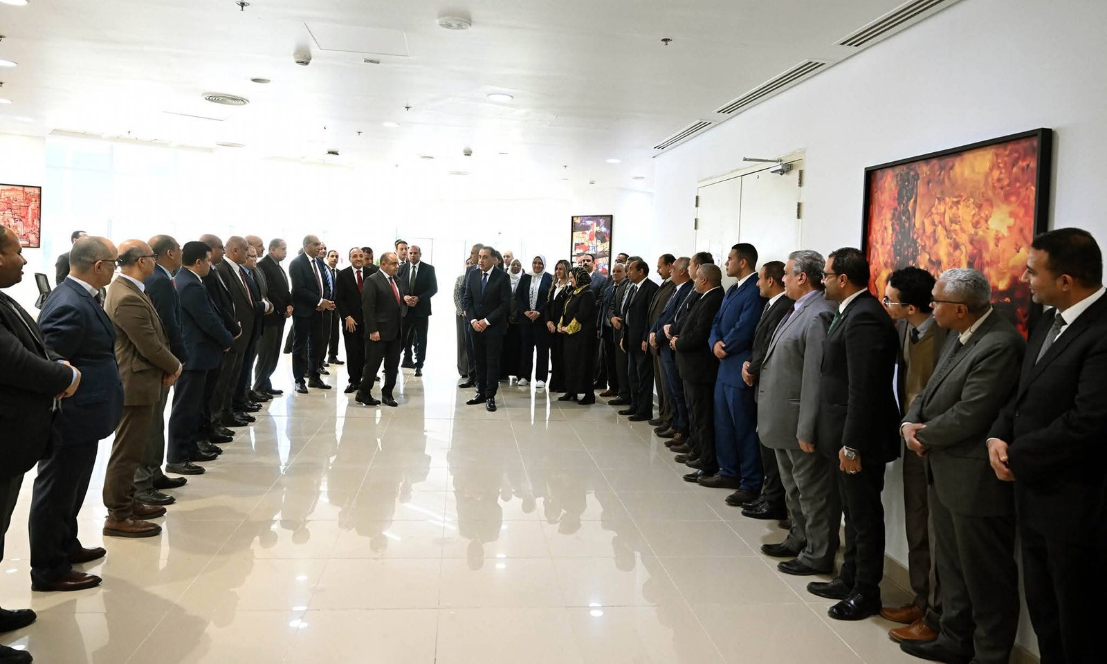 بعد أداء القسم الدستورى..رئيس الوزراء يجتمع بالوزراء بمقر مجلس الوزراء بالعاصمة الادارية