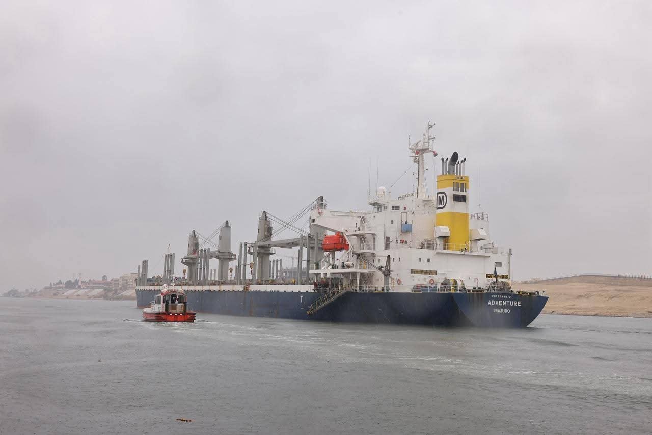 الفريق أسامة ربيع: الملاحة بالقناة منتظمة.. وتدابير للتعامل مع سوء الأحوال الجوية