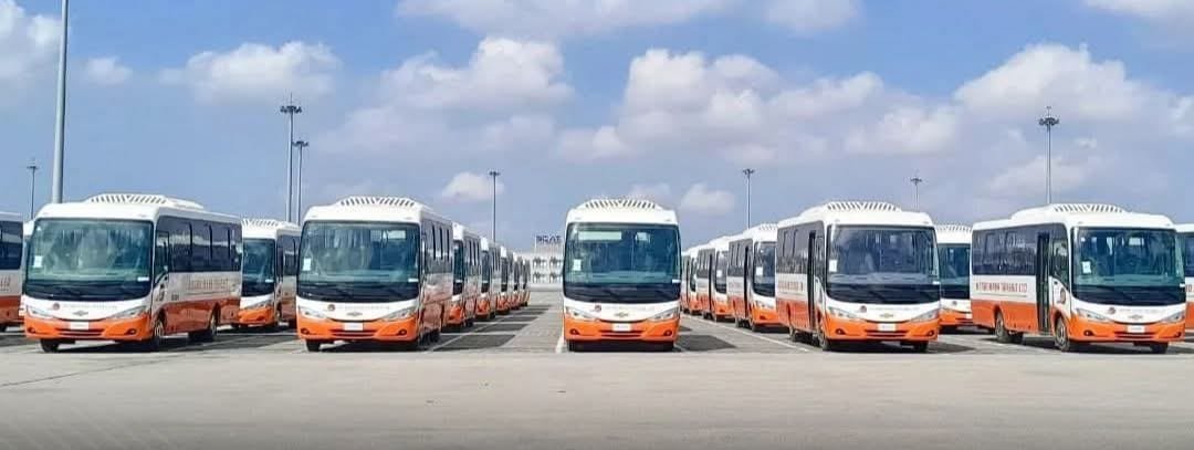 شحن 100 حافلة مصنعة محليا ومعدة للتصدير بميناء شرق بورسعيد