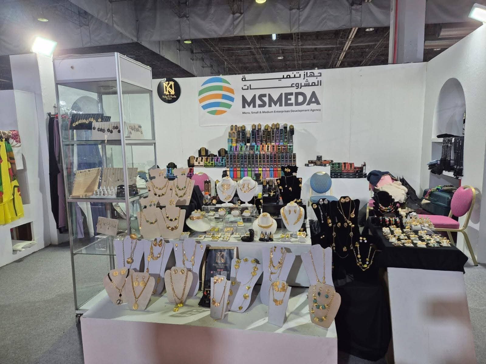 عملاء جهاز تنمية المشروعات يشاركون في معرض الصناعات التقليدية في تونس