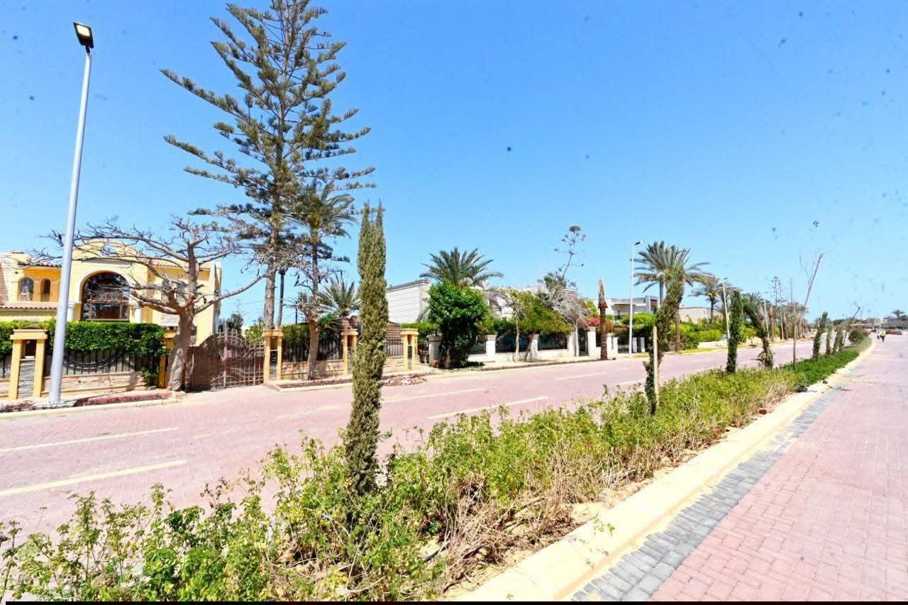 وزيرة الإسكان تتفقد مشروعات مارينا 8 و”بوغاز 24″ والممشى السياحي  بمارينا