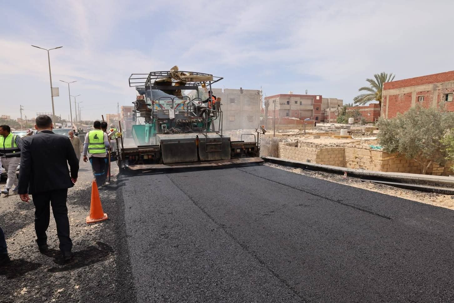 وزير النقل يتفقد العمل بالطريق الساحلي القنطرة شرق / العريش