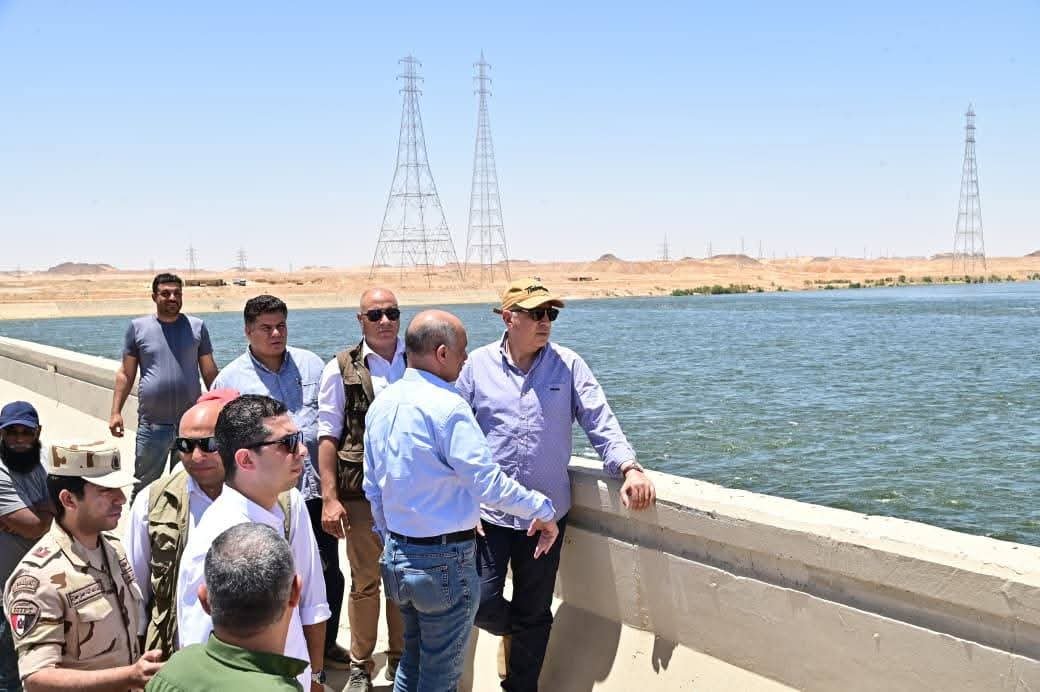 وزير الموارد المائية والري يتفقد مشروع تطوير خور وقناة مفيض توشكى