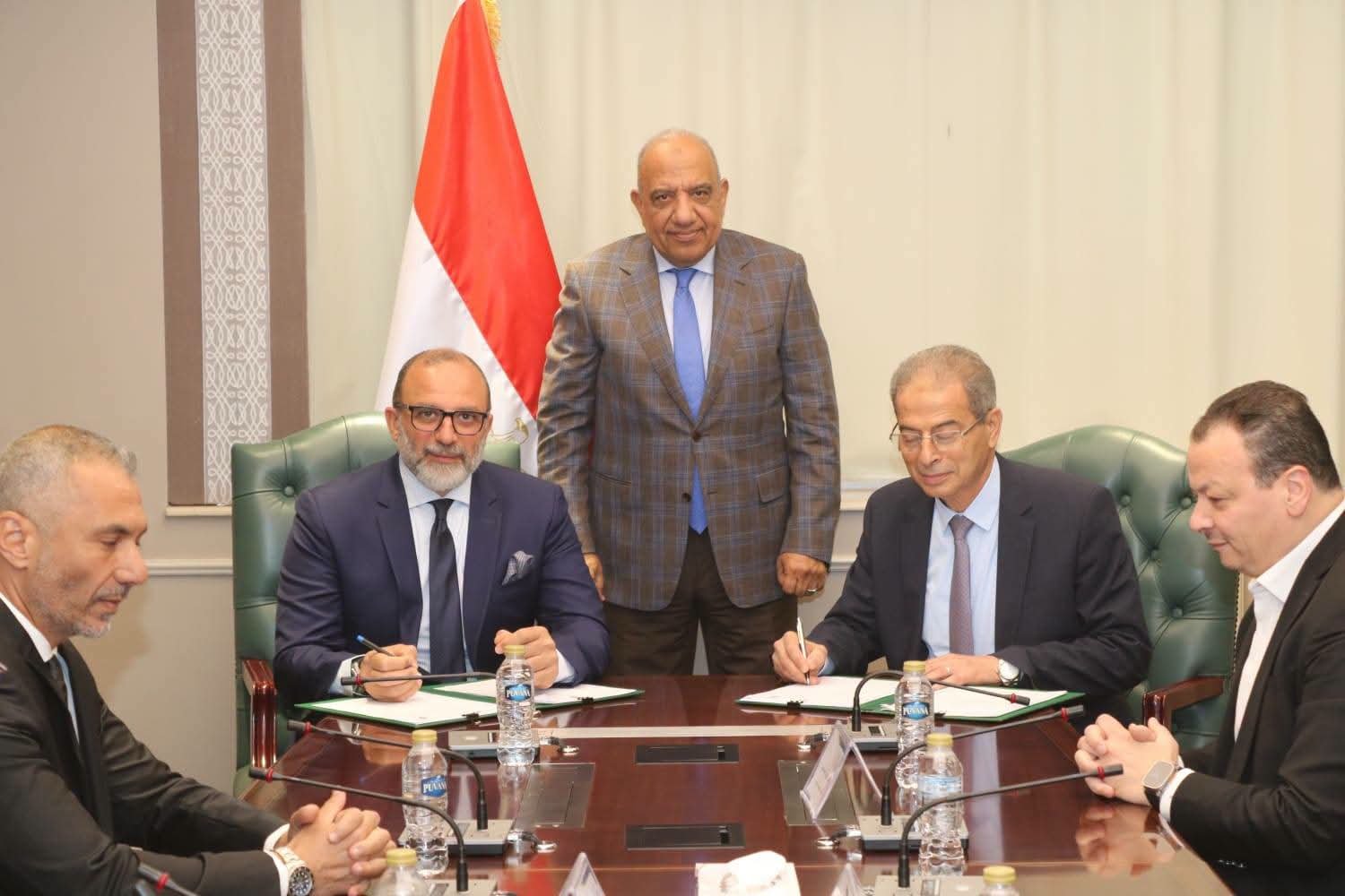 بروتوكول تعاون بين “القابضة للكهرباء” و”اتصالات مصر “لإحلال العدادات التقليدية بأخرى ذكية