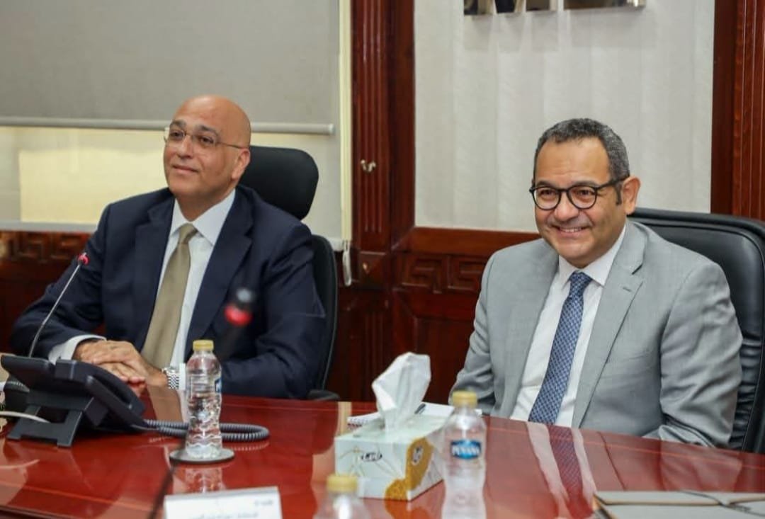 الرئيس الجديد لجهاز تنمية المشروعات المتوسطة والصغيرة يقدر جهود باسل رحمي الرئيس السابق للجهاز
