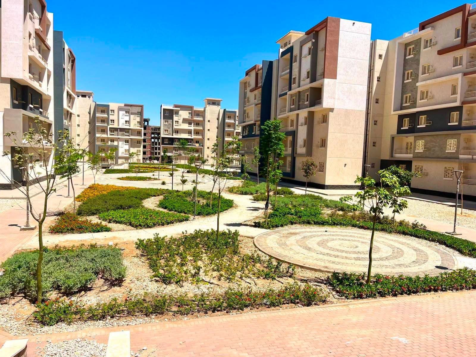 وزيرة الإسكان تتابع تنفيذ المشروعات بمدينتي حدائق أكتوبر و٦ أكتوبر الجديدة