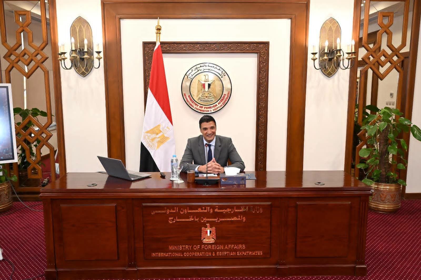 وزير الصناعة يلتقي رؤساء البعثات الدبلوماسية المنقولين للعمل بالخارج